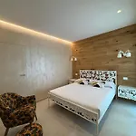 Luxury Jevaro - فيلة *