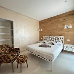 Luxury Jevaro - *