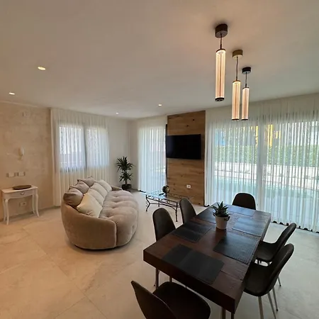 Luxury Jevaro -