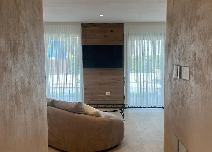 Luxury Jevaro - * 페스키에라델가르다